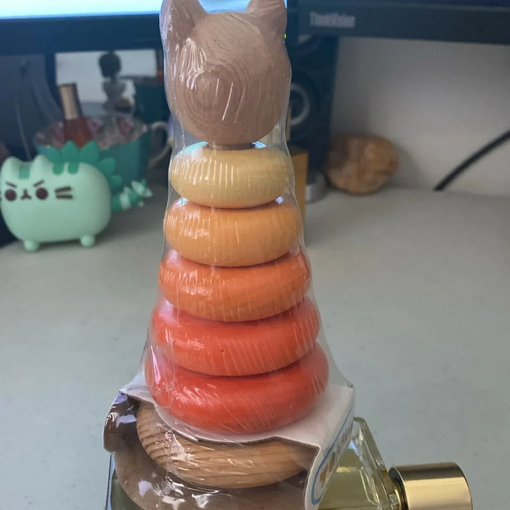 Tomik wooden stacker